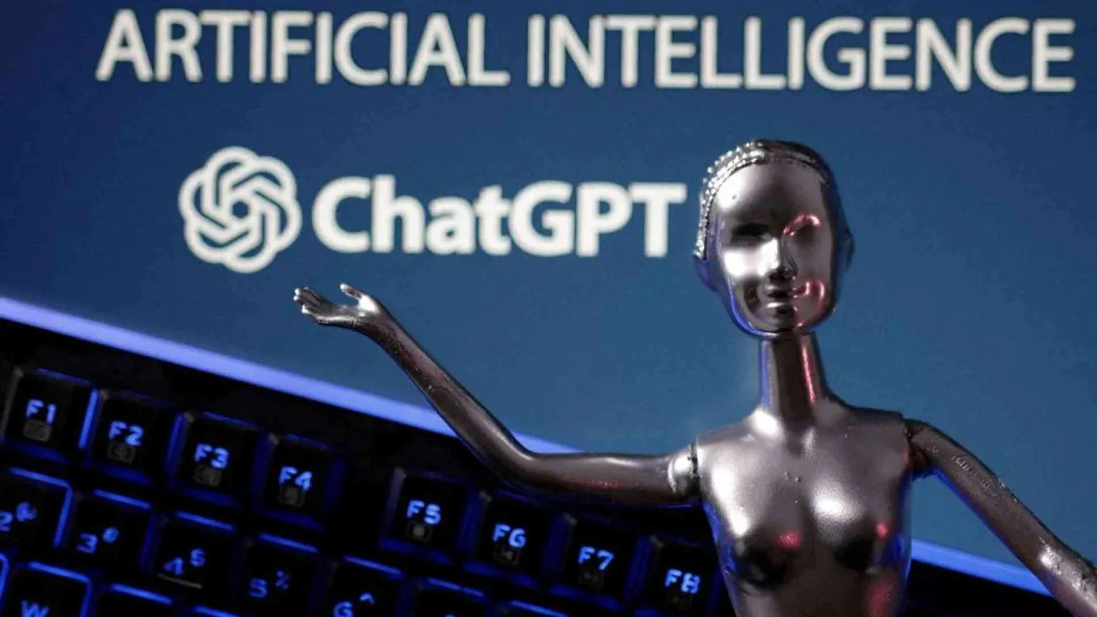 ChatGPT, calo del traffico sul sito web per la prima volta