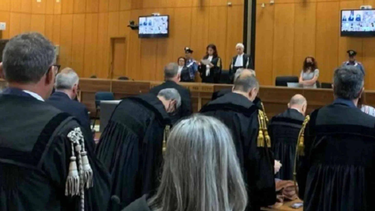 Che cosa è il concorso esterno in associazione mafiosa e perché fa discutere
