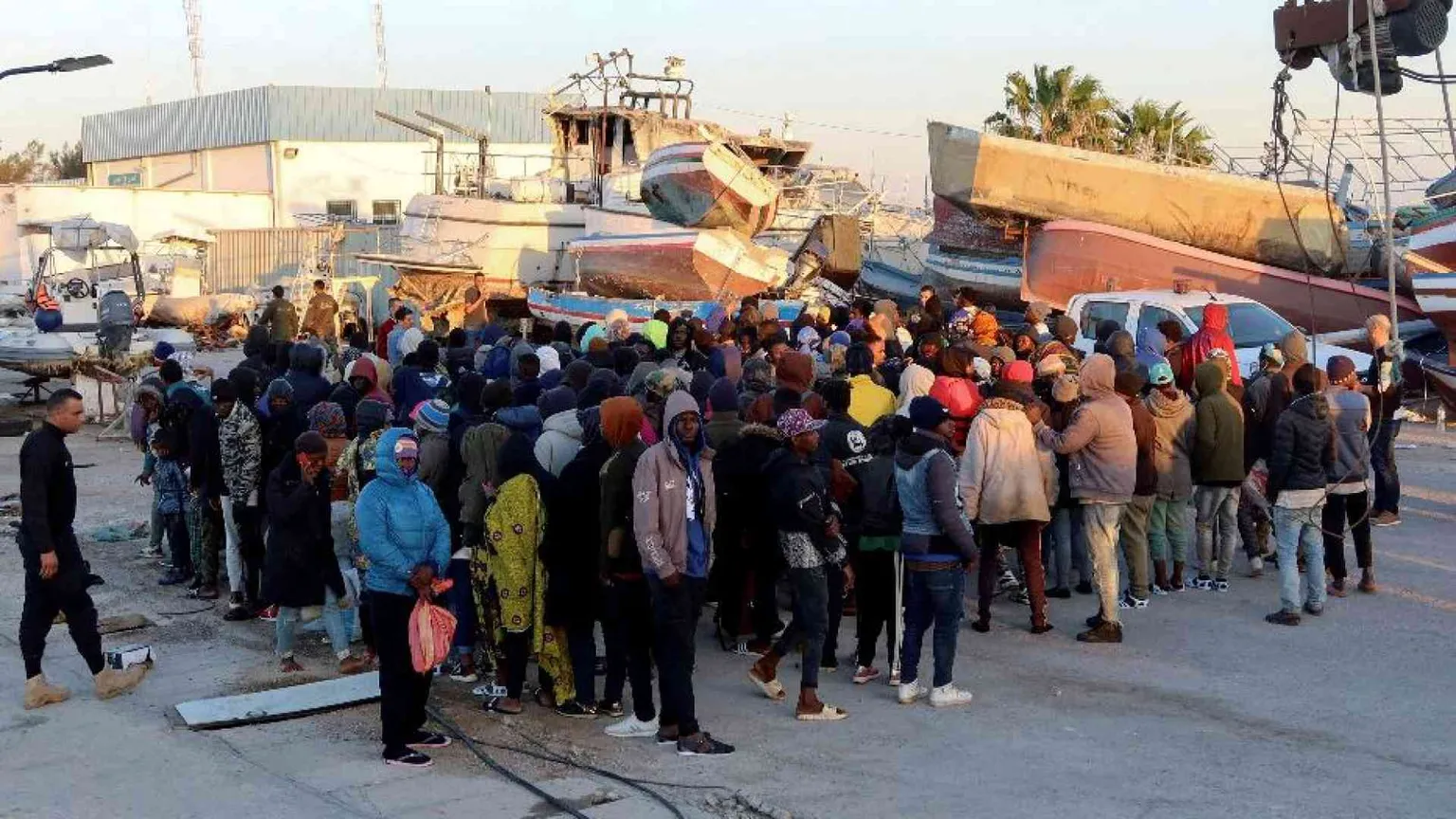 Continue deportazioni e violenze. Braccio di ferro sulla pelle dei migranti