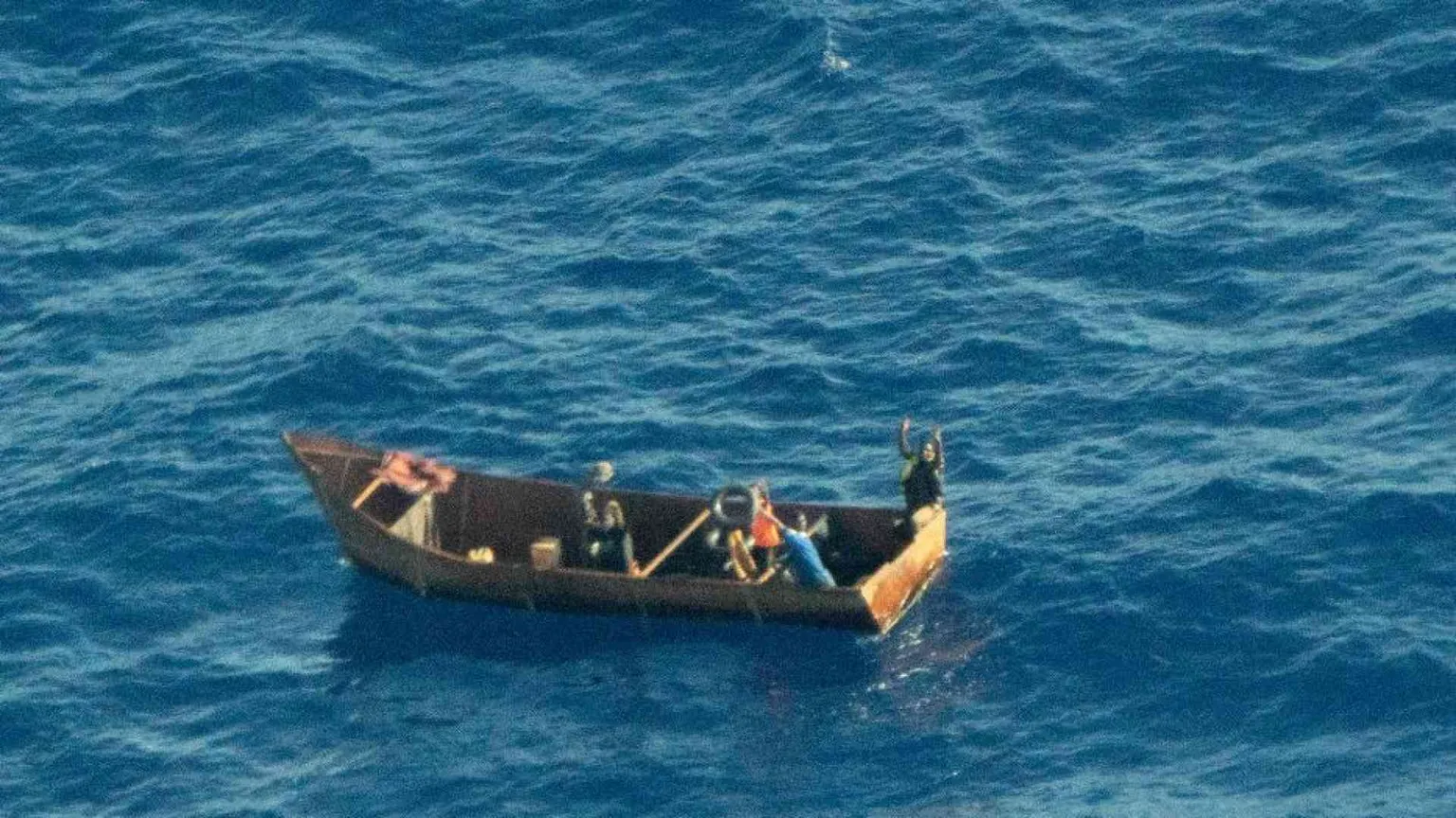 Naufragio al largo di Lampedusa, 41 morti (3 bimbi). Gli allarmi inascoltati
