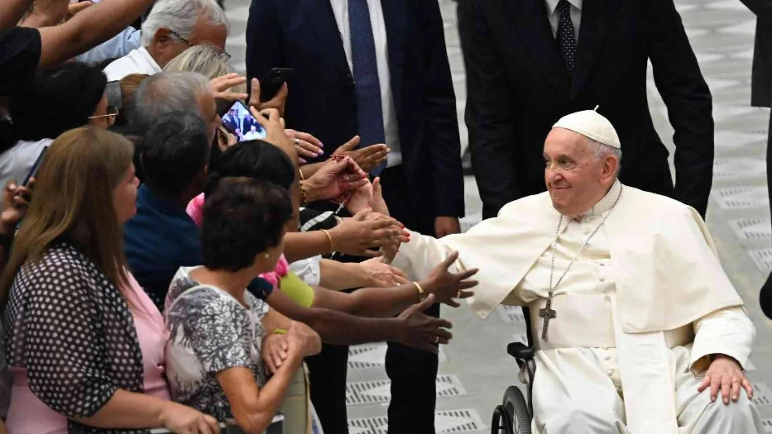 Il Papa: nei momenti difficili e di gioia rivolgiamoci a Maria, nostra madre