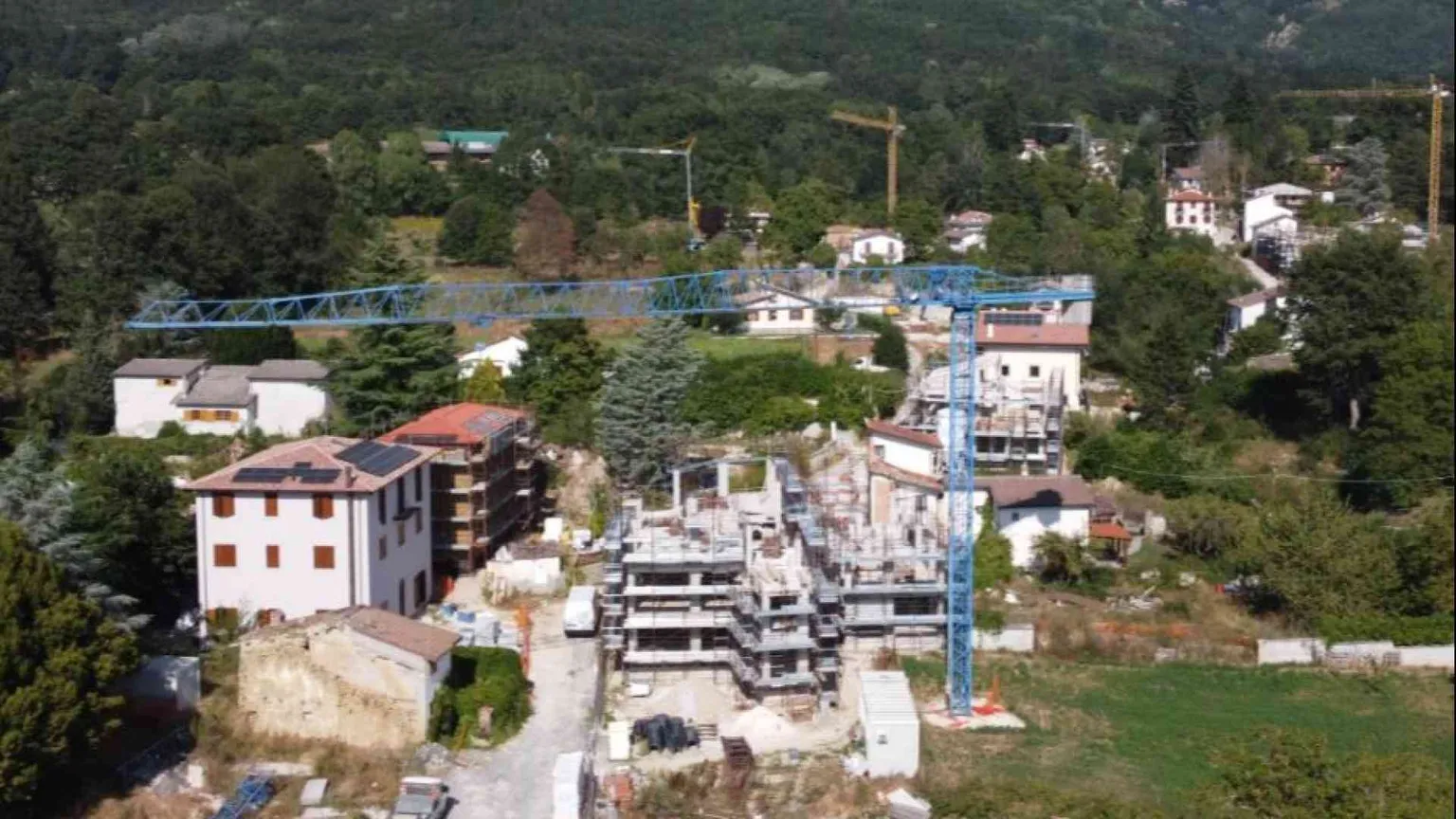Amatrice, tra ferite e cantieri aperti prova a rinascere