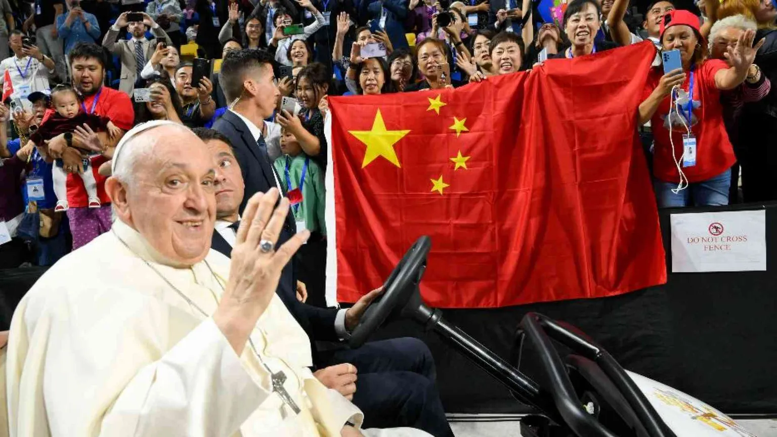 Il Papa saluta il "nobile popolo cinese". Ai cattolici: siate buoni cittadini