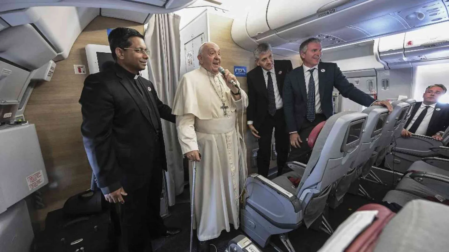 Il Papa: la Cina? Il dialogo va avanti. Ho ammirazione per la cultura cinese