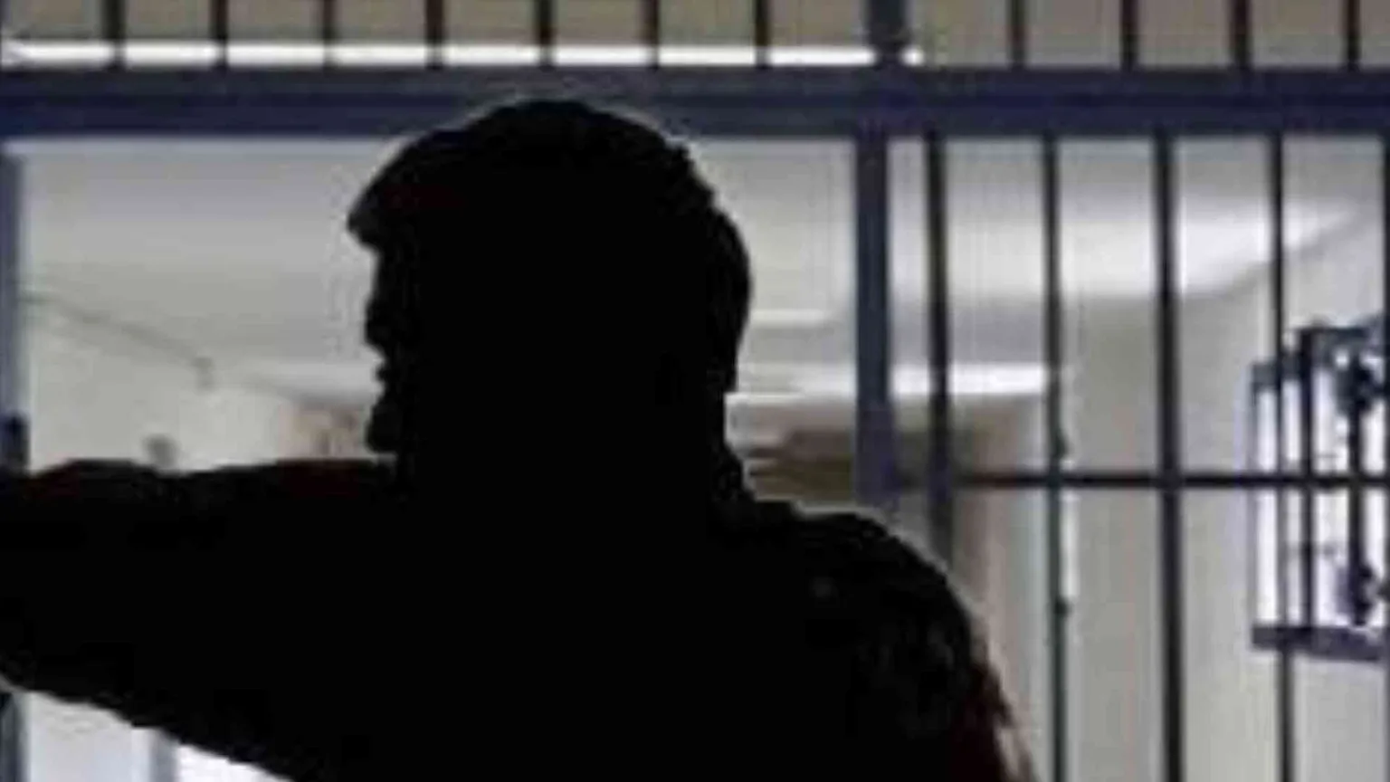 A 14 anni sterminò la famiglia: 18enne condannato all'ergastolo