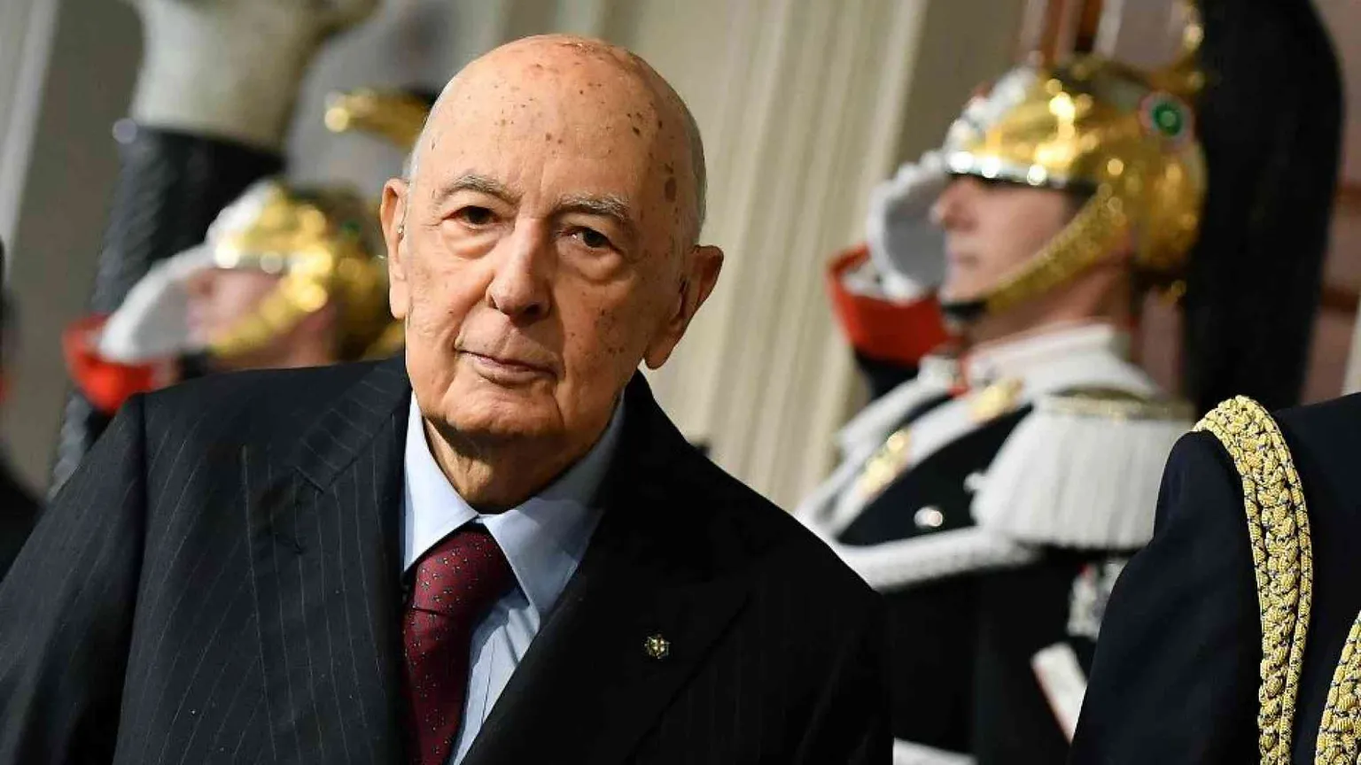 Ore di ansia per Napolitano. Il Papa: «Un servitore della Patria»