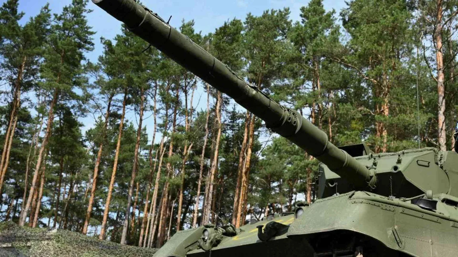 Il giallo del carro armato Leopard, con tedeschi a bordo, colpito dai russi