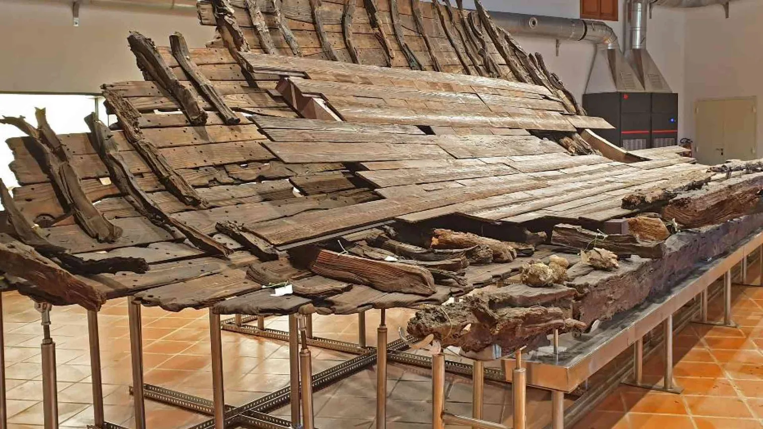 Trapani, recuperata una nave romana del III secolo d.C.