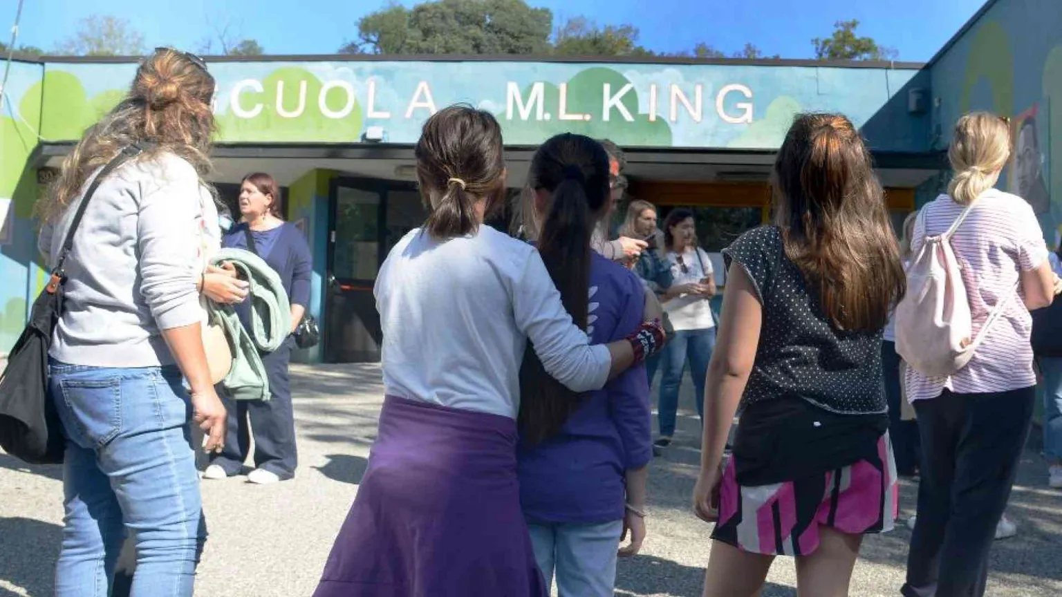 Al di là del merito si deve investire nella scuola per una società felice