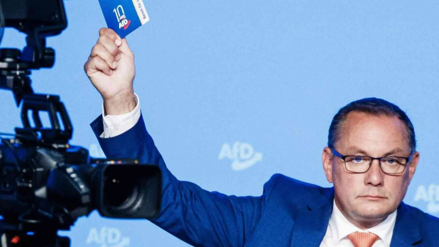 Giallo al comizio dell'Afd, Chrupalla finisce in ospedale