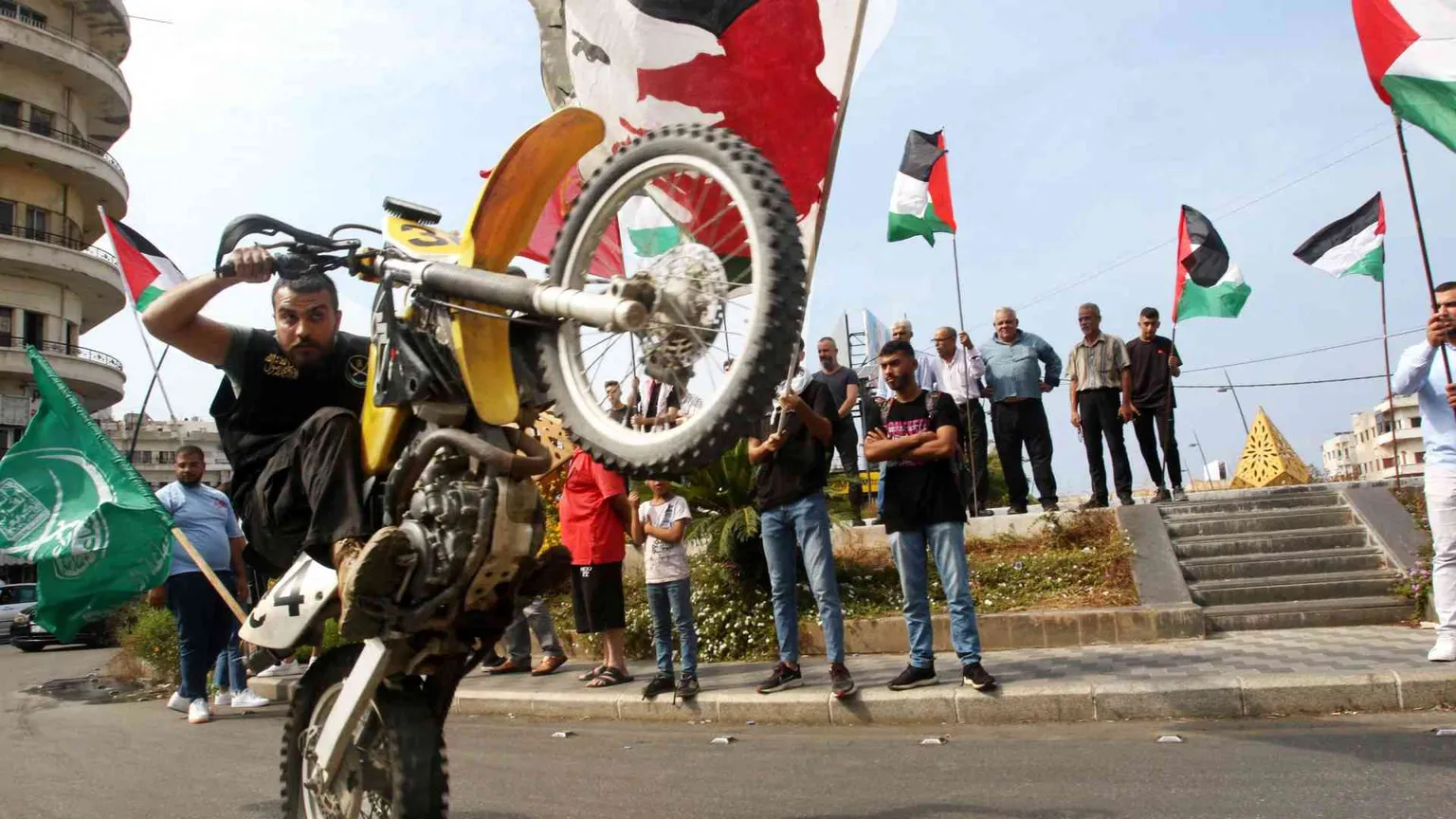 Hezbollah e Hamas stringono a tenaglia Israele