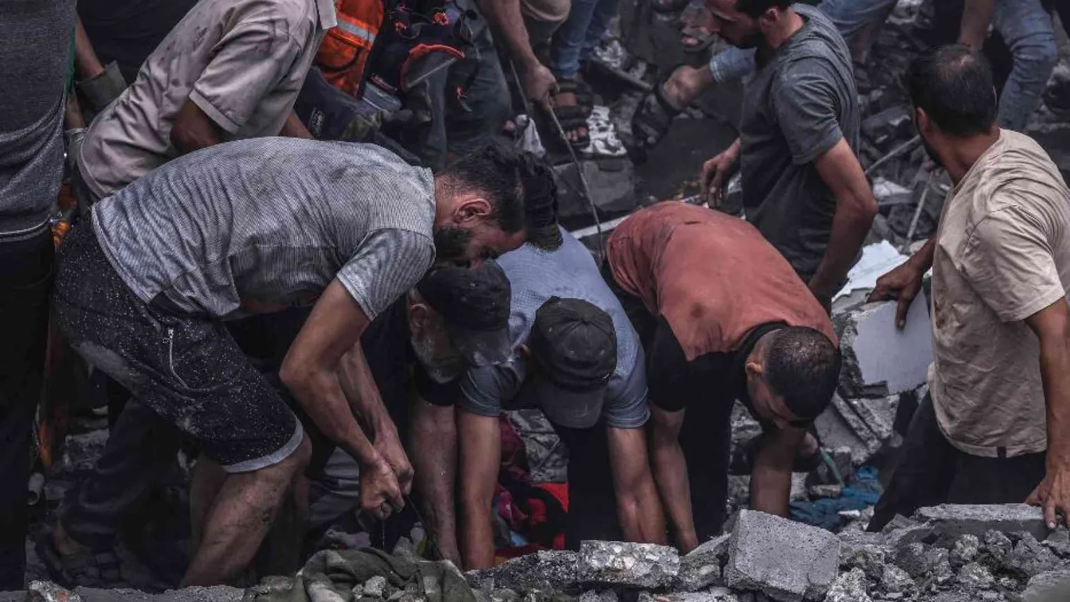 Israele: «Assedio totale della Striscia». Coppia italiana tra i rapiti