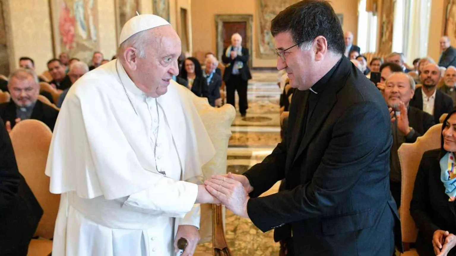 Il Papa: «La Chiesa sia porto sicuro per i migranti»