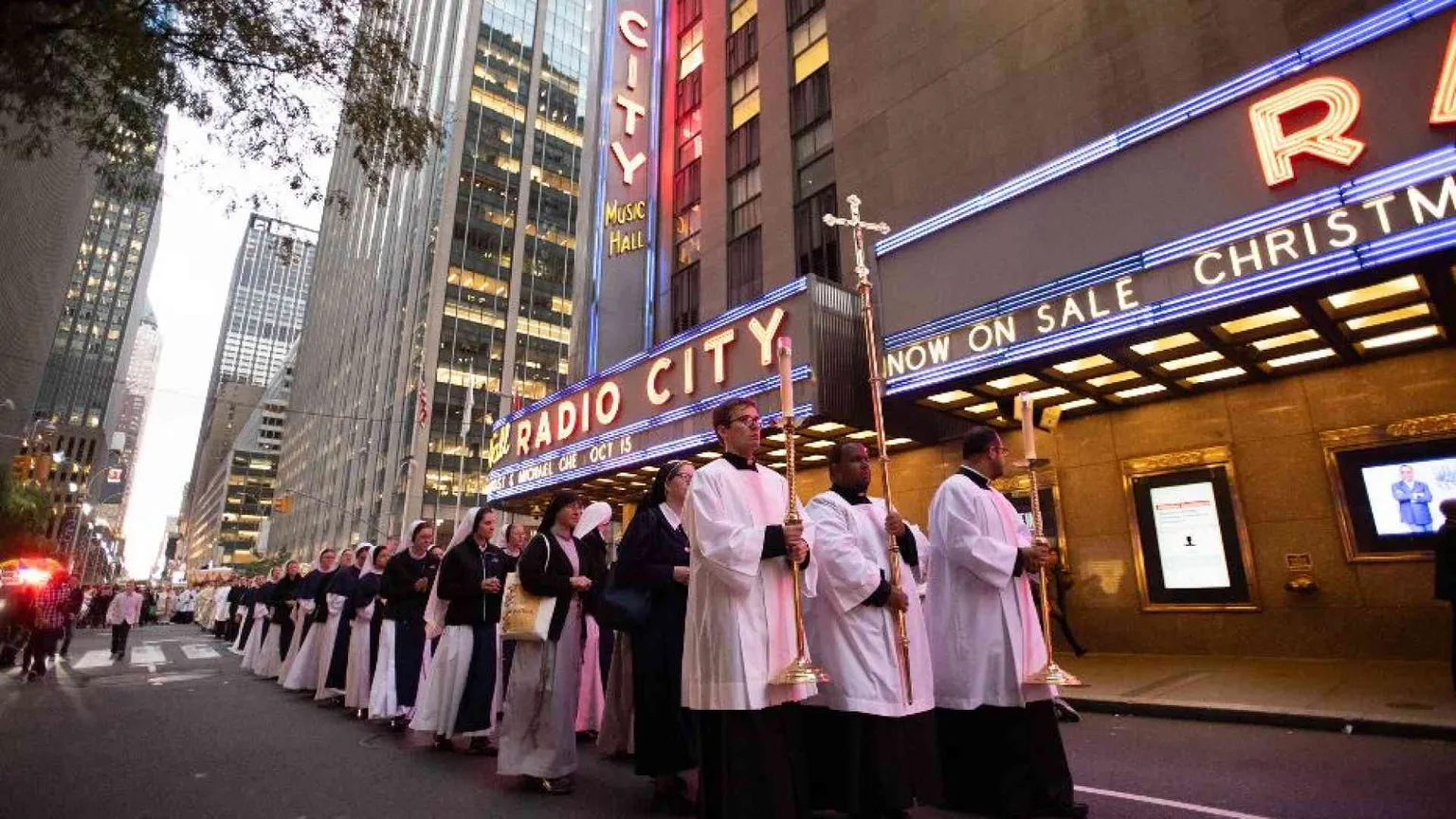 Processioni e adorazione perpetua: così New York riscopre l’Eucaristia