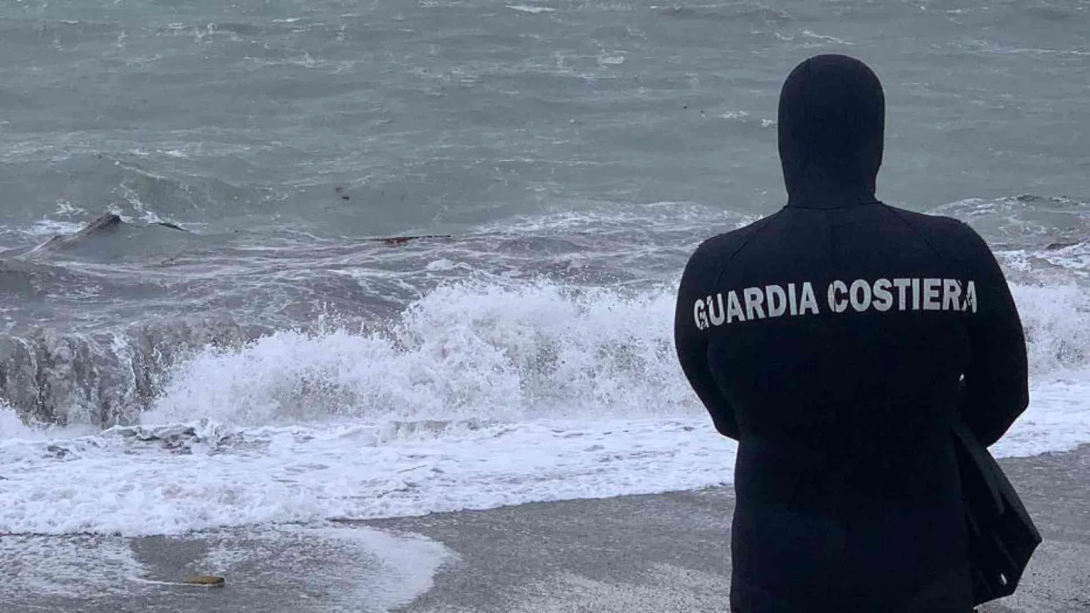 Intrighi e soccorsi: ecco chi tiene i fili della Guardia costiera