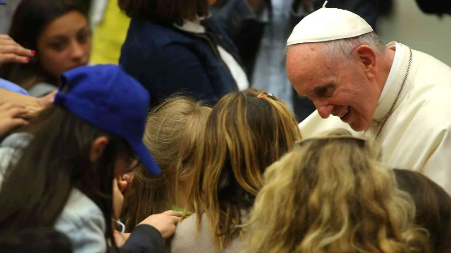 Il Papa: i bambini custodiscono intatto il senso della bellezza, ascoltiamoli