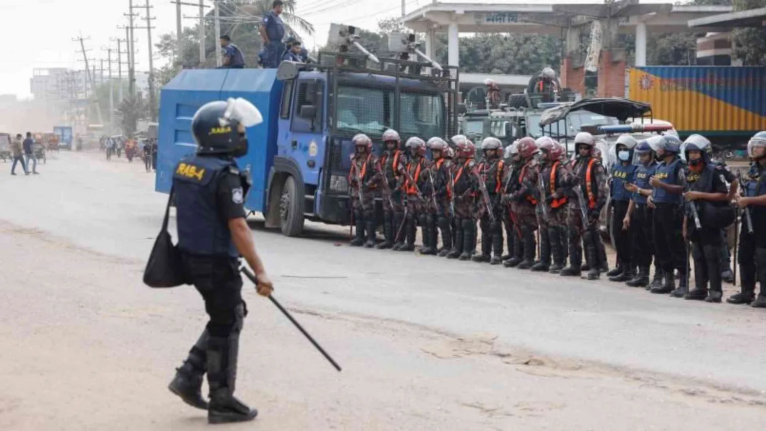 La protesta degli operai infiamma il Bangladesh. Cosa sta succedendo