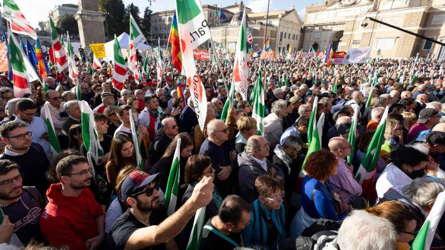 Il Pd in piazza. Elly Schlein: qui per un futuro più giusto