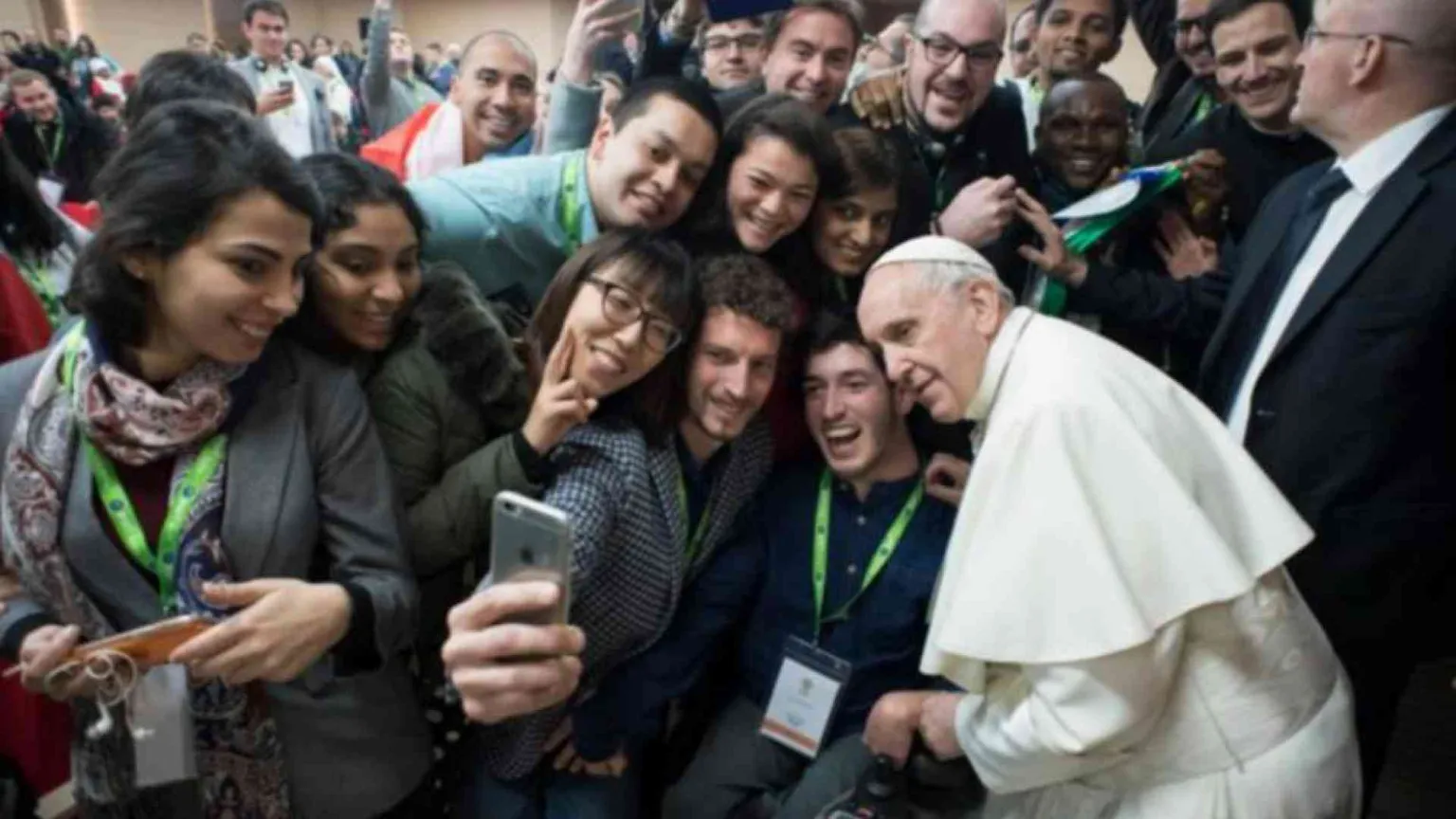 Il Papa ai giovani: siate speranza per tanti coetanei