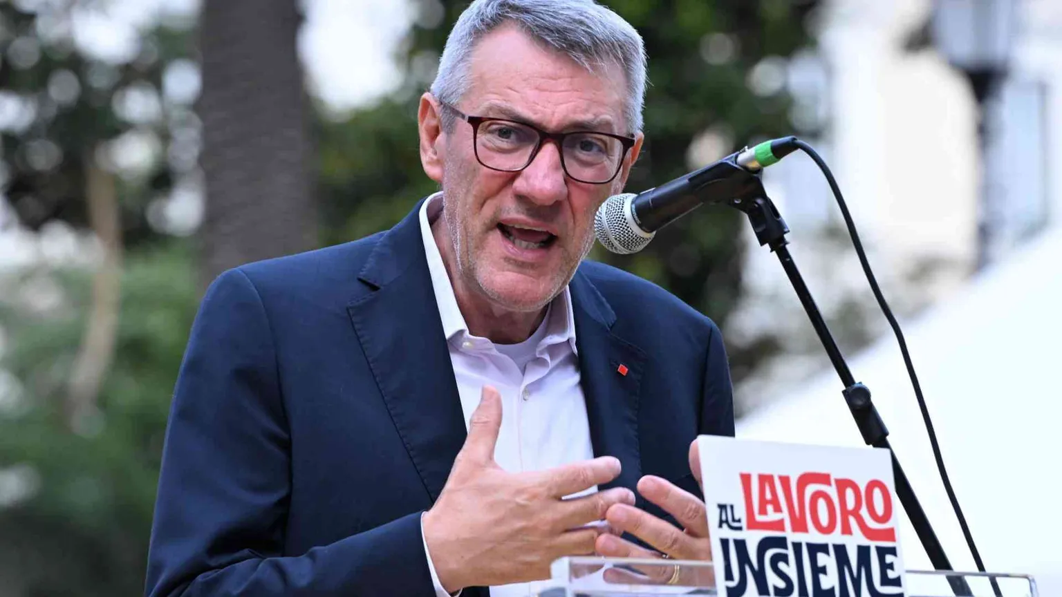 Sciopero ridotto a 4 ore. Landini: «Tuteliamo i lavoratori»