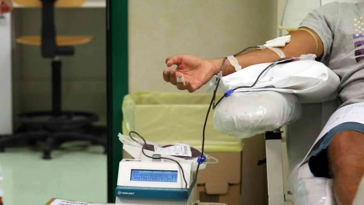 Da Fedez al Papa, l'appello a donare il sangue. I ragazzi devono rispondere