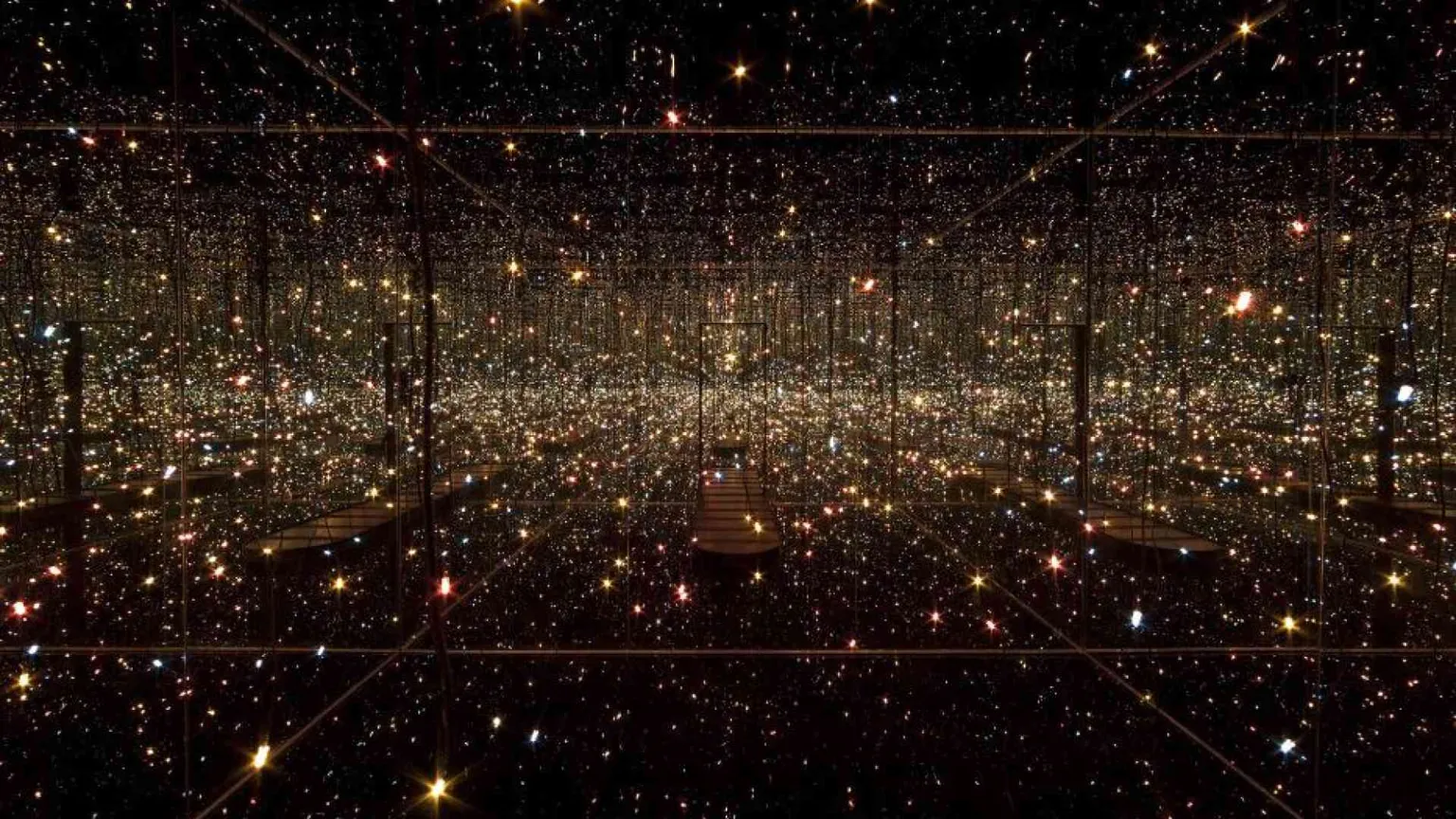 Yayoi Kusama a Bergamo: tutto il cielo in una stanza