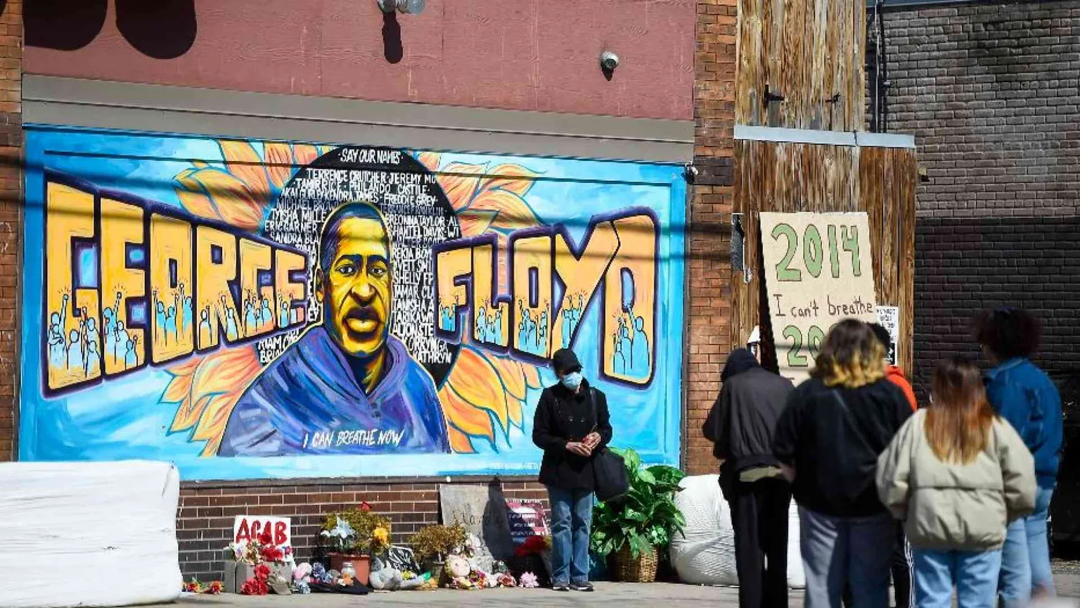 Accoltellato in carcere l'agente che uccise George Floyd