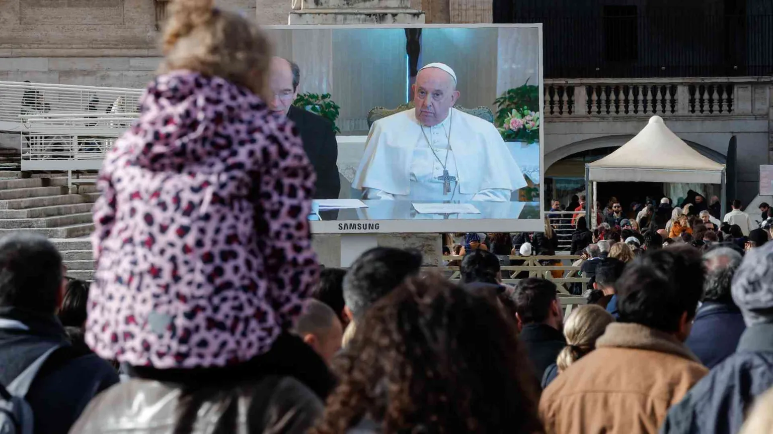 Angelus da Santa Marta, ma il Papa sta meglio