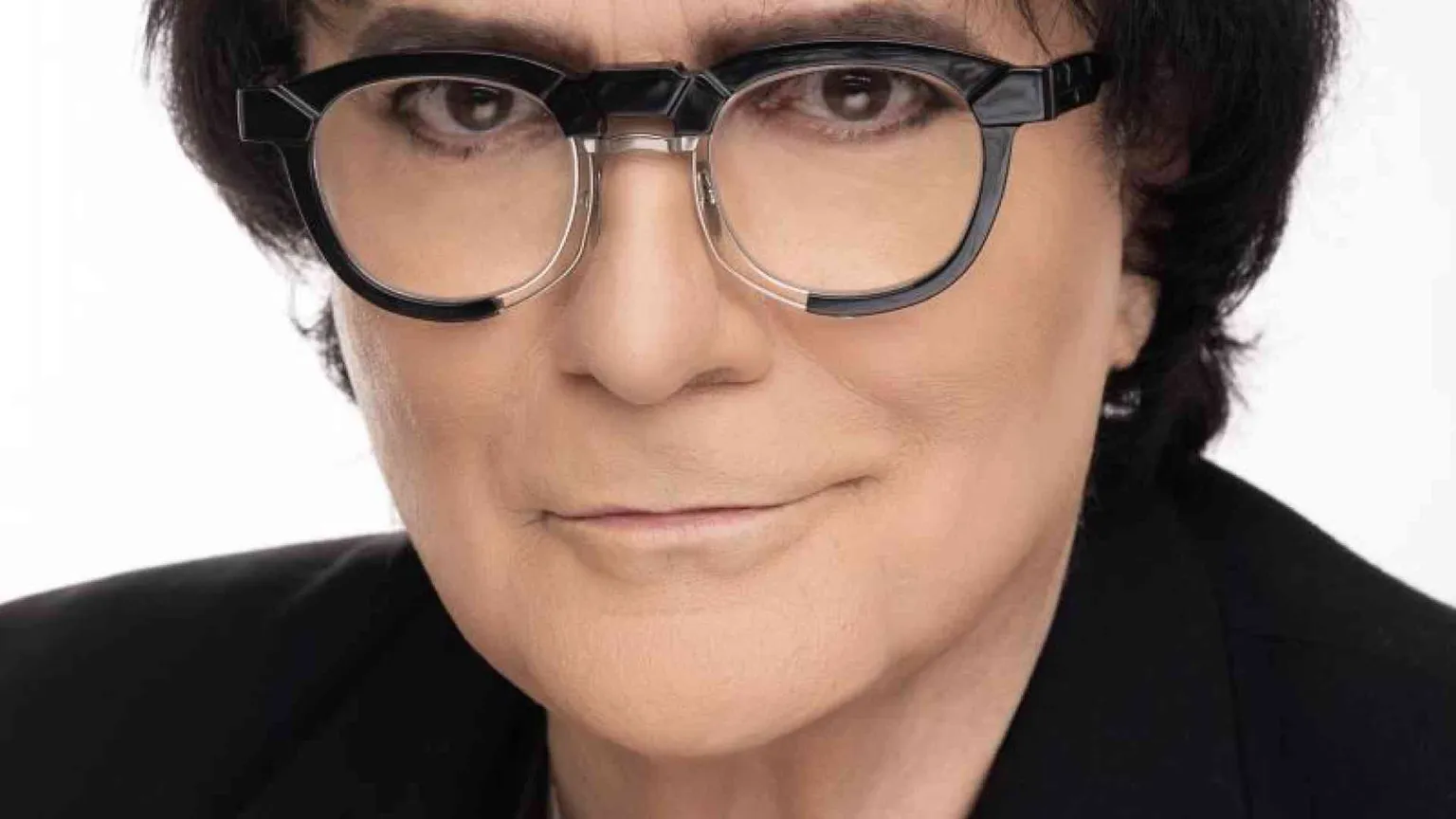 Renato Zero: «Un Natale di impegno e contro la violenza»