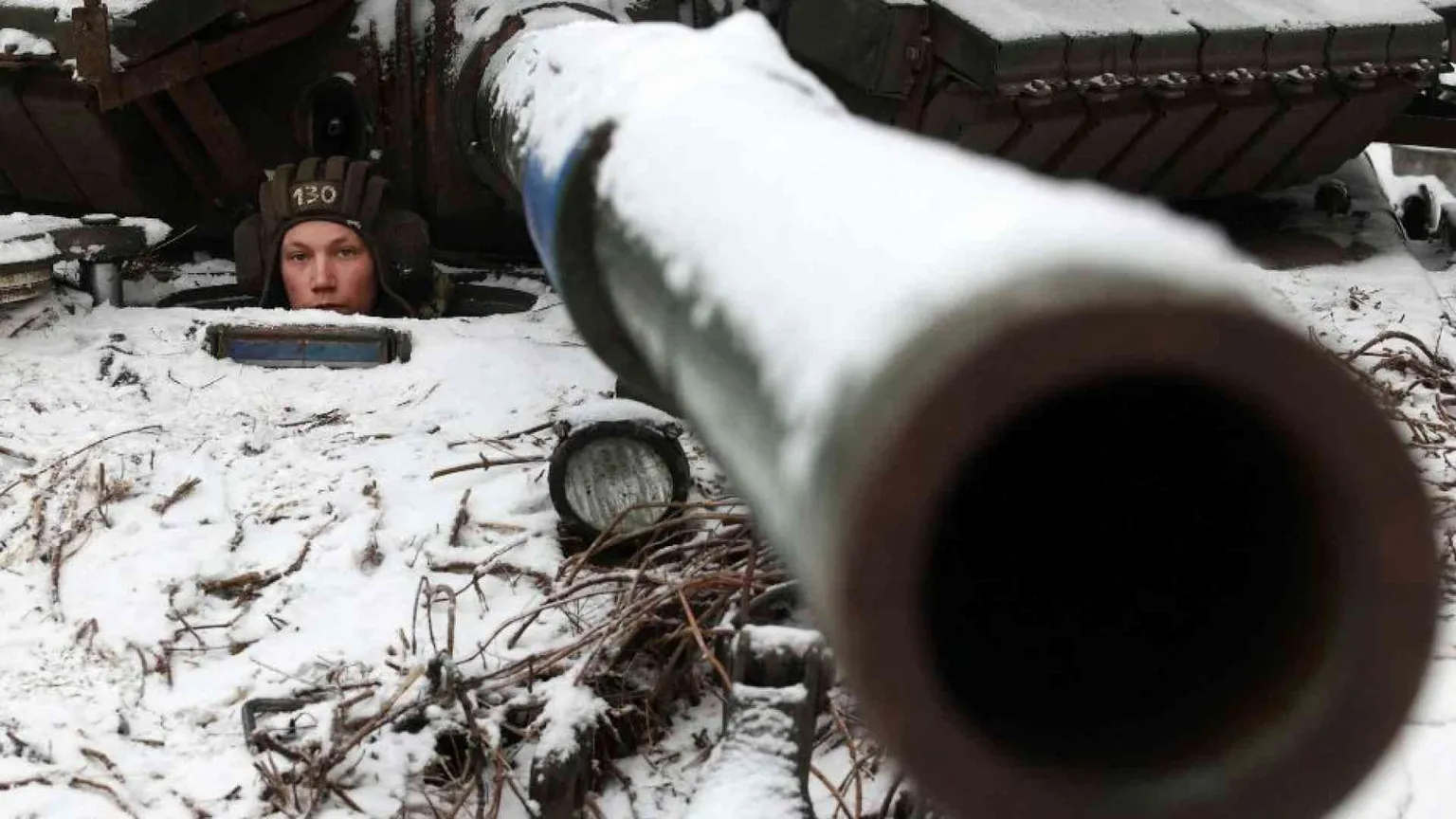 Gli ucraini via dal fronte, i russi da Putin. La grande fuga dalla guerra