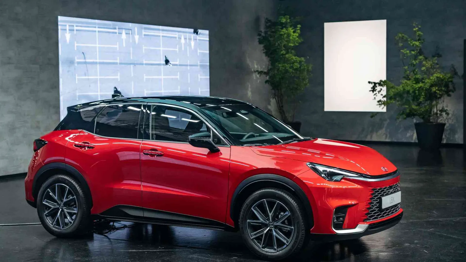 Piccola è meglio: ecco LBX, la svolta di Lexus