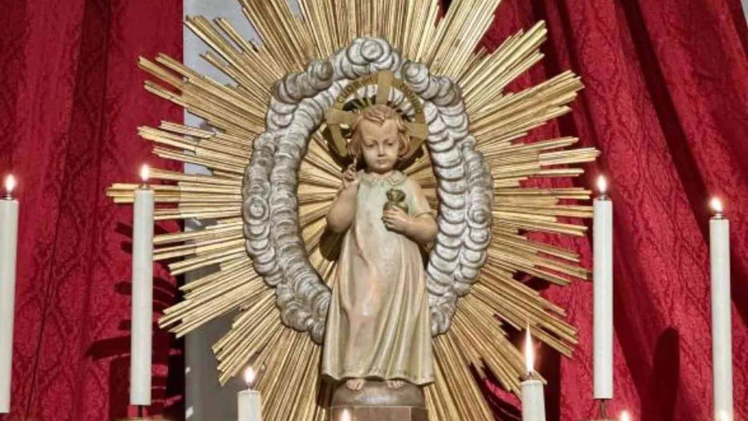 «Davanti al Bambinello di Padre Pio tutti chiediamo una carezza del cielo»