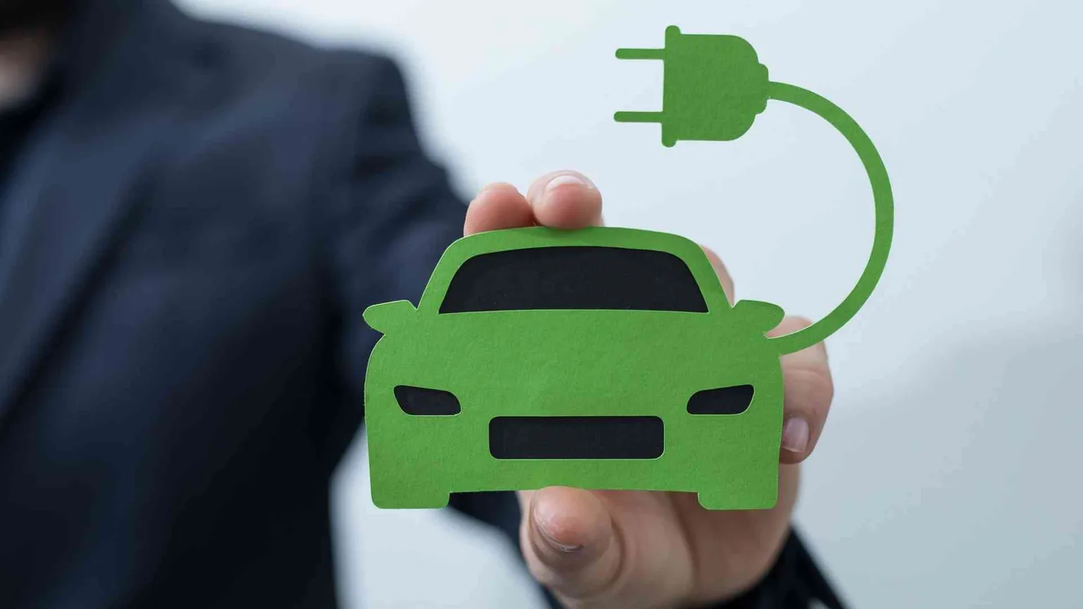 "Auto elettriche, irrealizzabili gli obiettivi Ue. Ecco perchè"