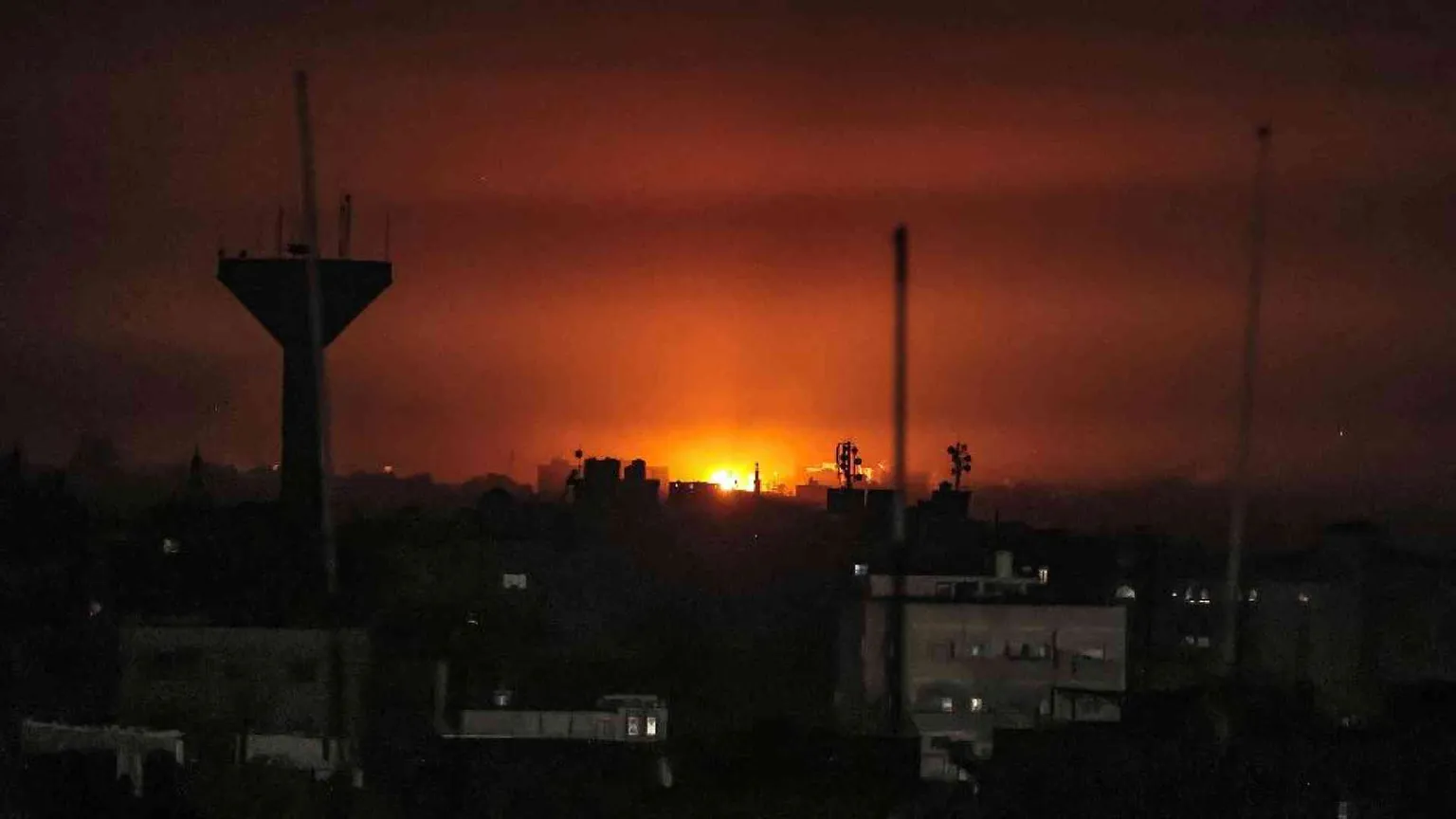 Notte di combattimenti a Gaza. Bimba uccisa a un posto di blocco