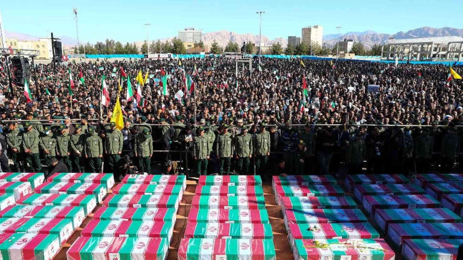 Iran, arrestati «tutti i 32 terroristi». La Nobel attacca il governo