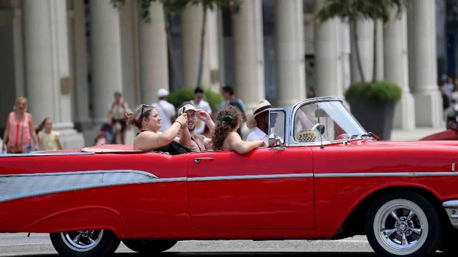 Fine delle sovvenzioni di Stato: a Cuba la benzina aumenta del 500%