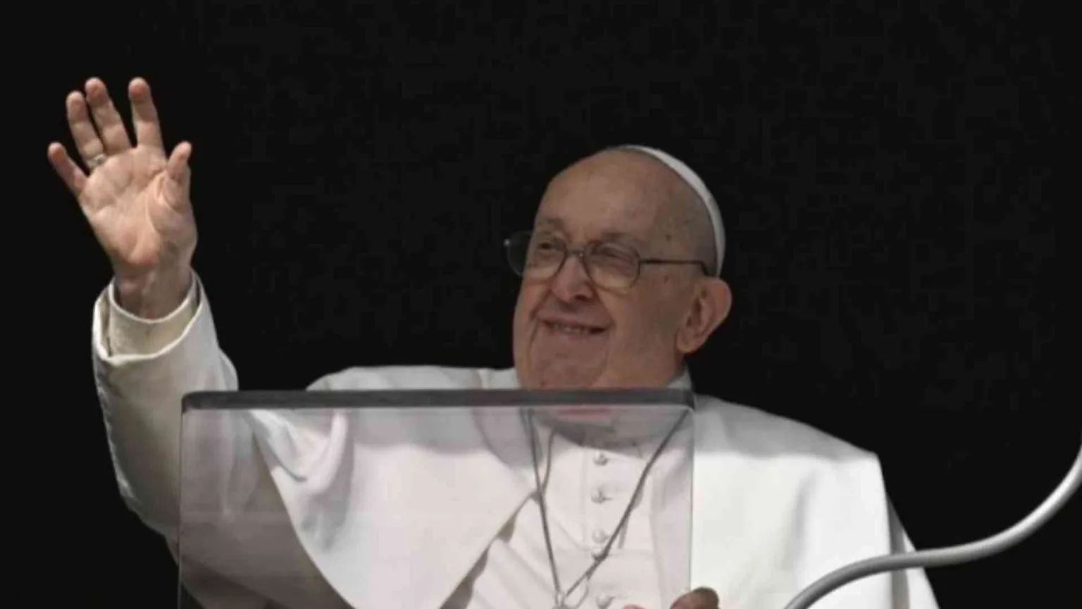 Francesco: dobbiamo educare alla pace