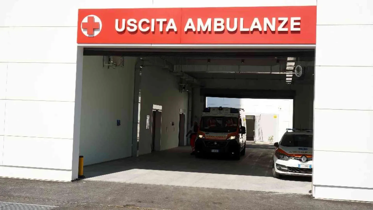 Prete aggredito dopo la Messa, la comunità reagisce