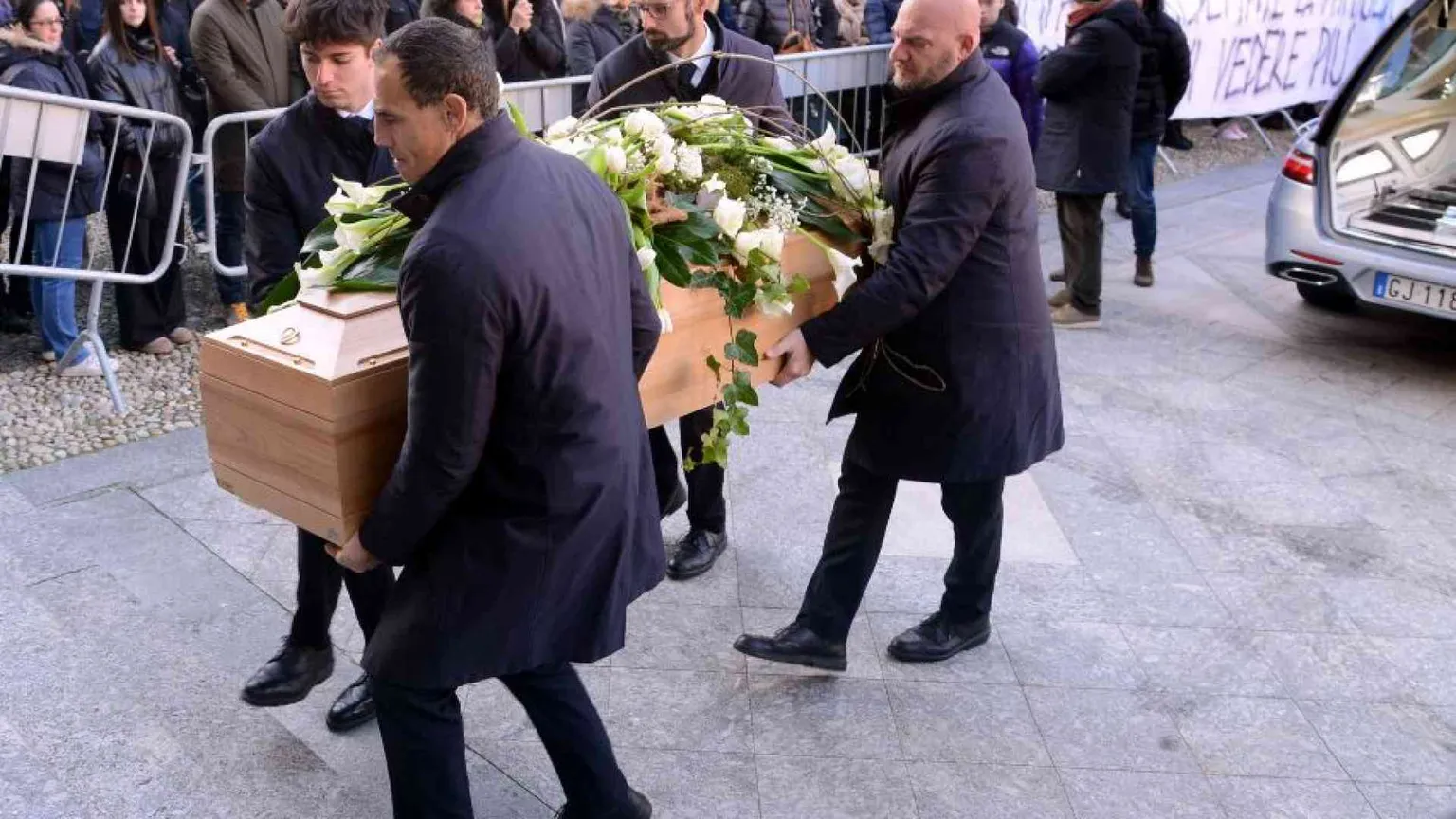 Addio a Giovanna, la ristoratrice morta. Che cosa ha detto il parroco nell'omelia