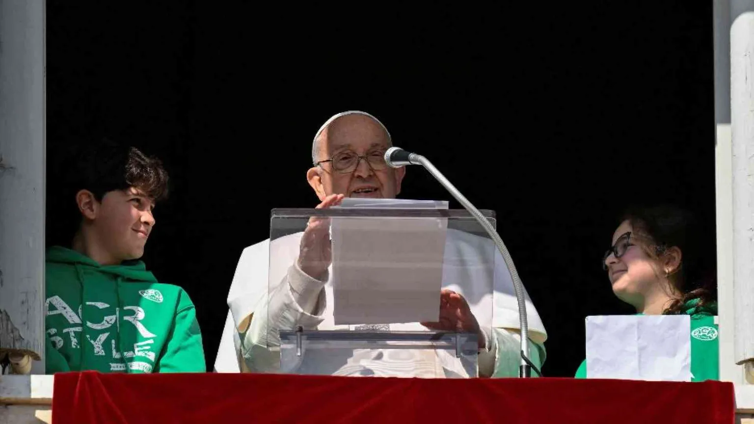 Il Papa: si ascolti il grido di pace che viene dalla gente