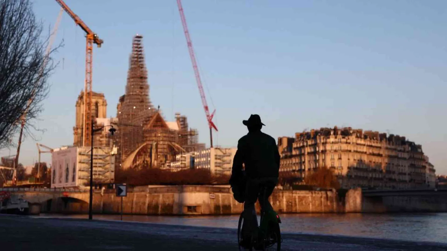 A dicembre riapre la cattedrale di Notre Dame, l'arcivescovo scrive alla città