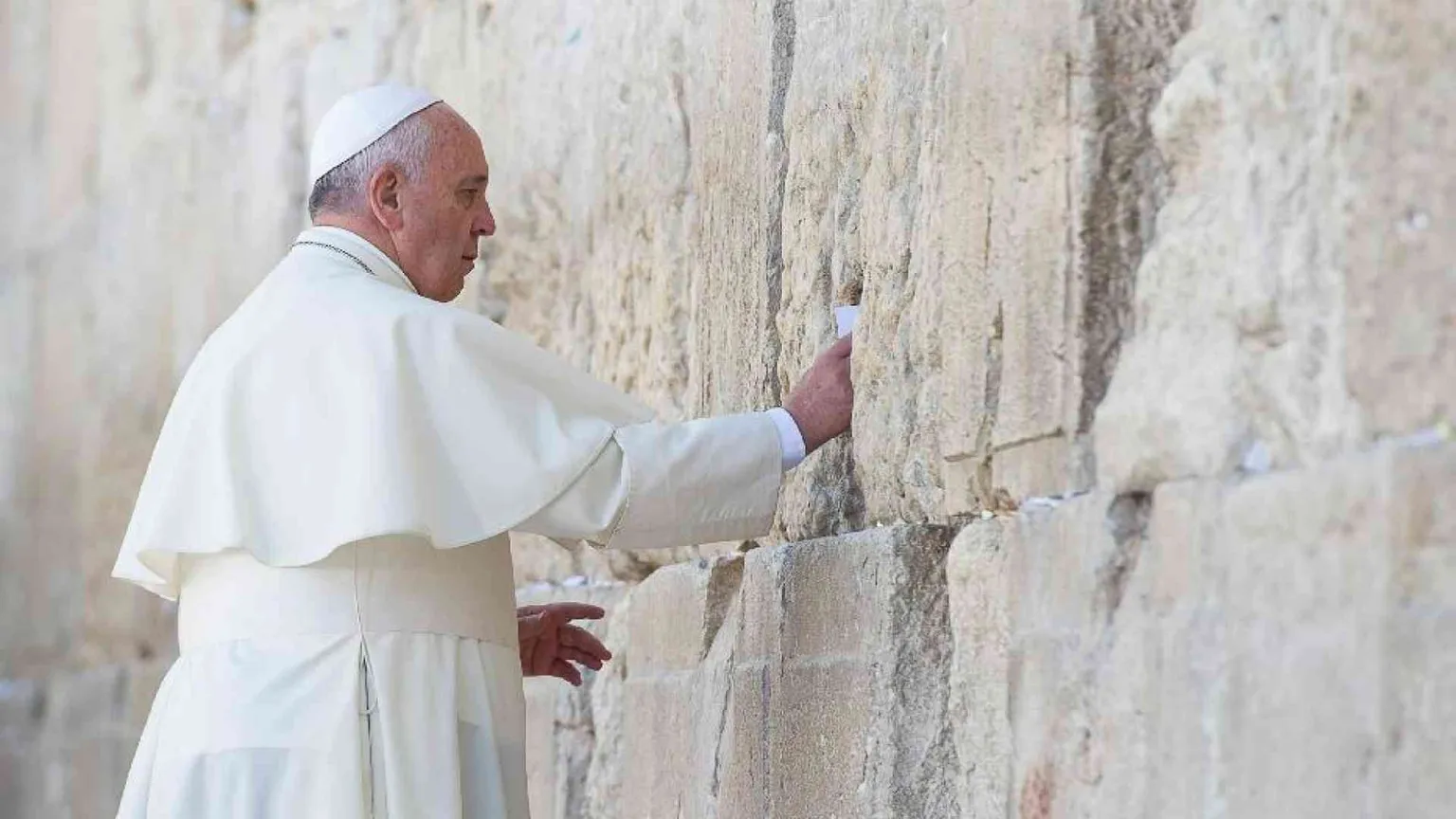 Il Papa scrive a "fratelli e sorelle ebrei": antisemitismo peccato contro Dio