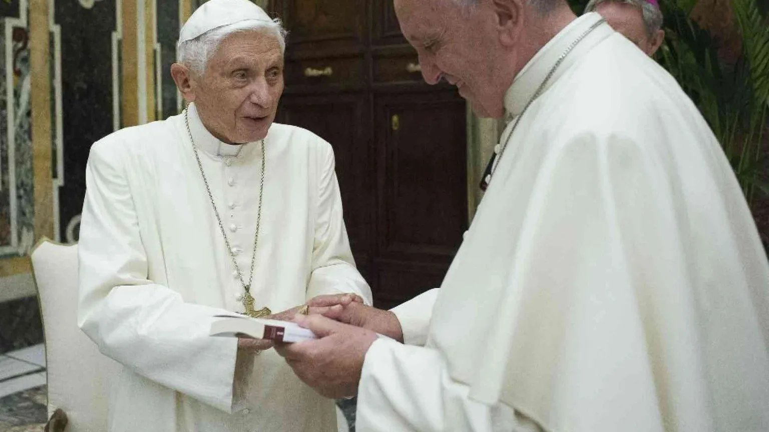 Francesco: «Vi racconto i miei quasi dieci anni accanto a Benedetto XVI»