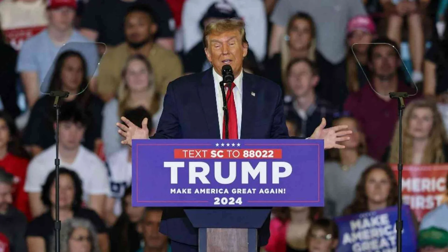 Trump versus Nato. Biden: «Una luce verde a Putin per nuove guerre»