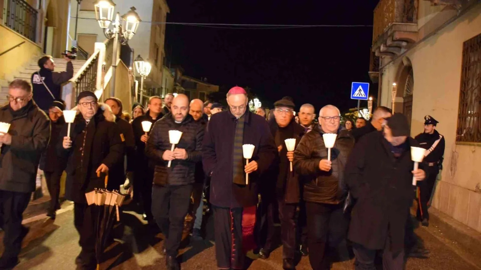 Preti minacciati, la solidarietà delle comunità