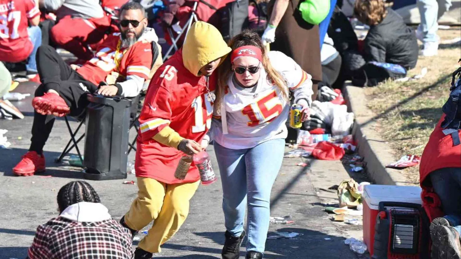 Spari alla parata del Super Bowl: un morto e quattordici feriti