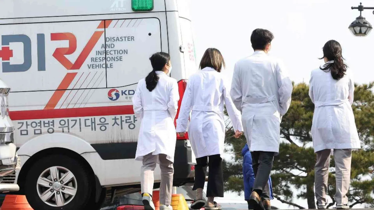 Pochi medici, il governo spinge. E scoppia la rivolta dei camici bianchi