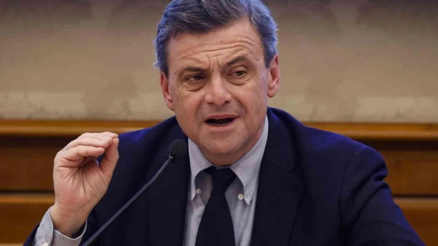 Calenda trascina tutti in piazza per Navalny. La Lega, isolata, si unisce