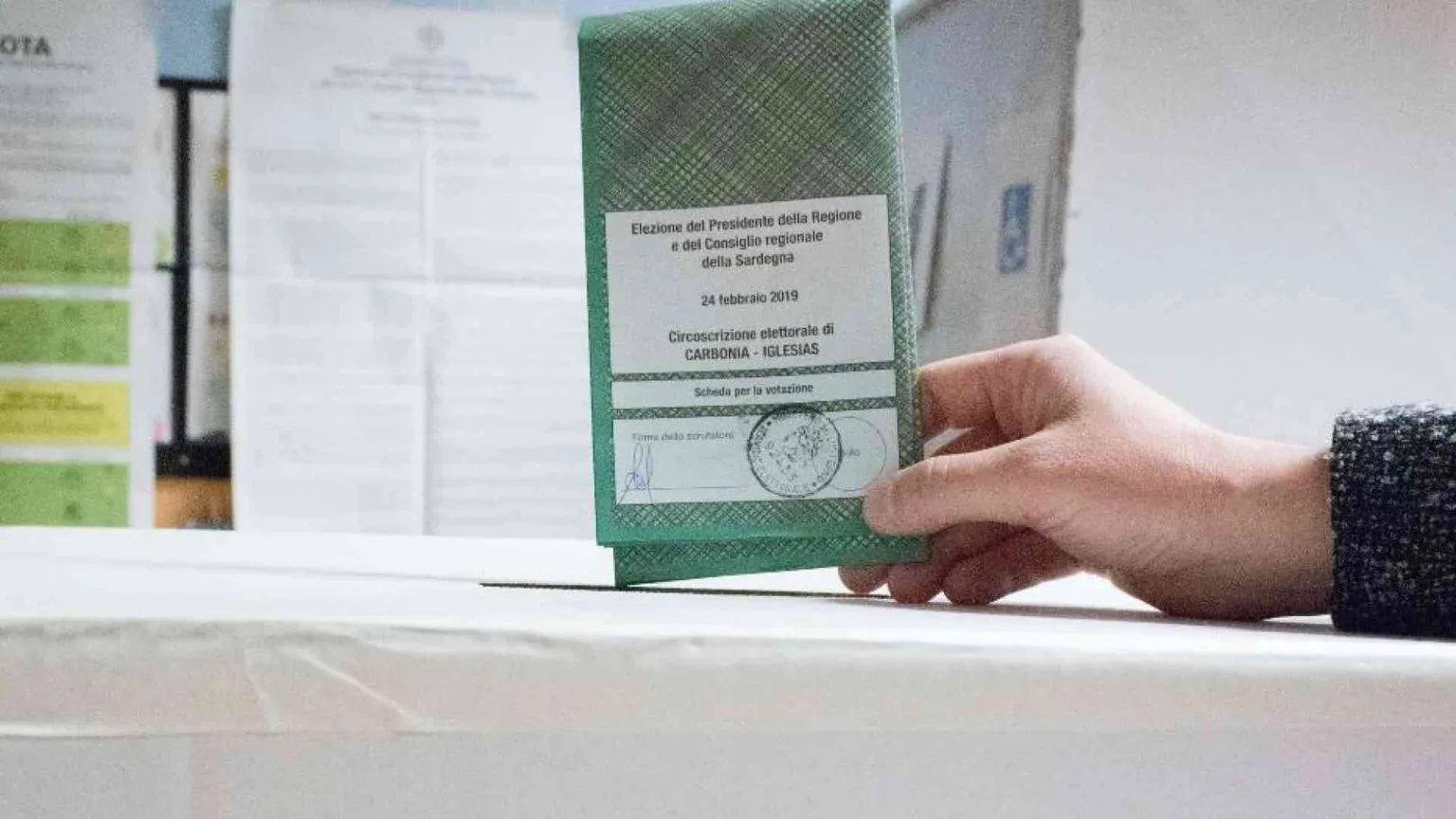Chi sono i quattro candidati a diventare governatore dell'isola