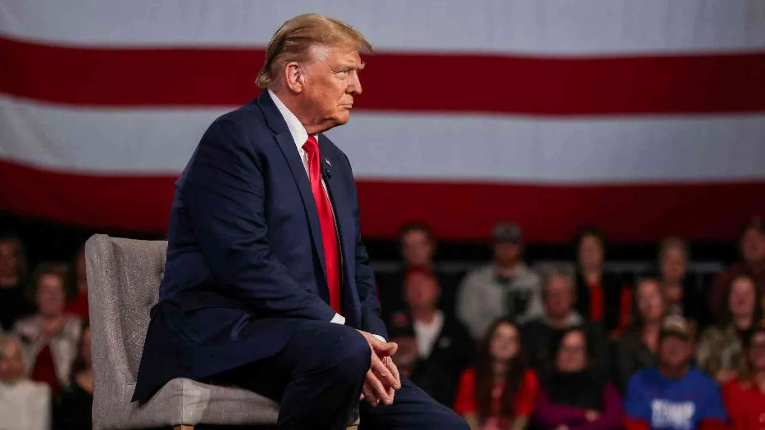 Trump, la Corte Suprema frena il processo. L'Illinois: è incandidabile